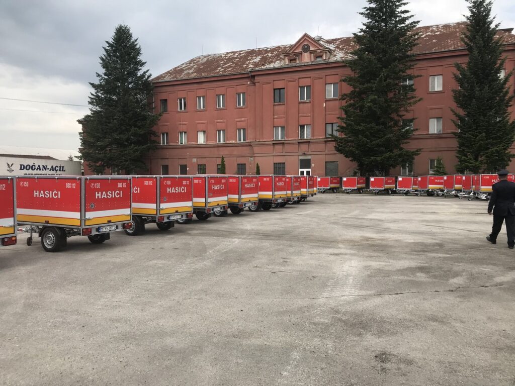 Preberanie protipovodňového vozíka Žilina
